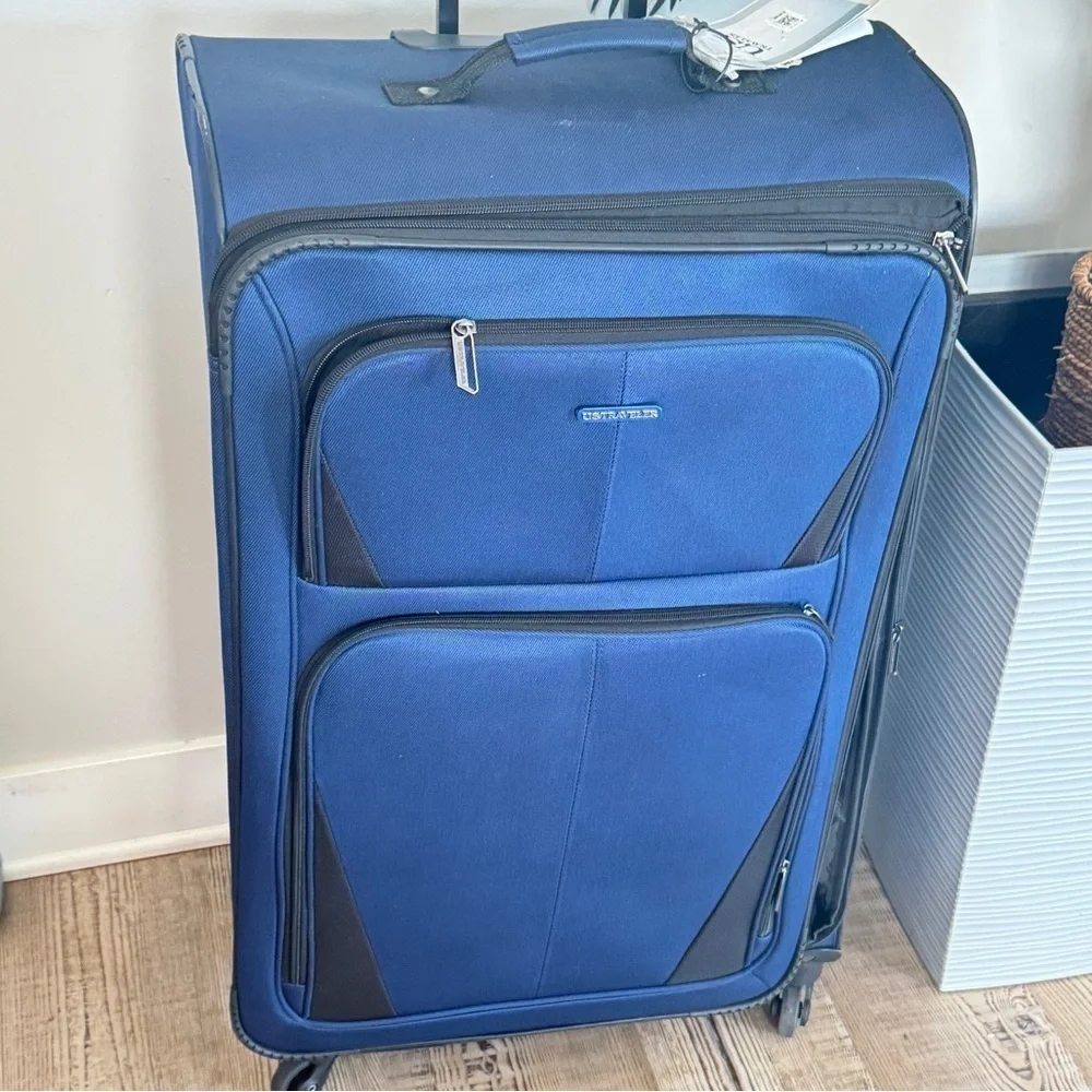 U.S. Traveler Aviron Bay exp. Softside Wheels,Navy, carry on Spinner Luggage